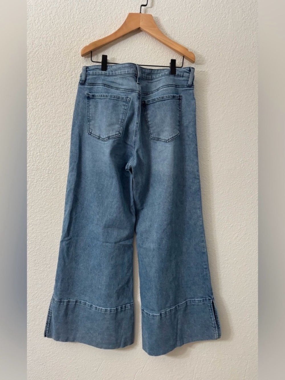 Kut from the Kloth Goldie Wide Leg Jeans - 12 - Picture 3 of 3